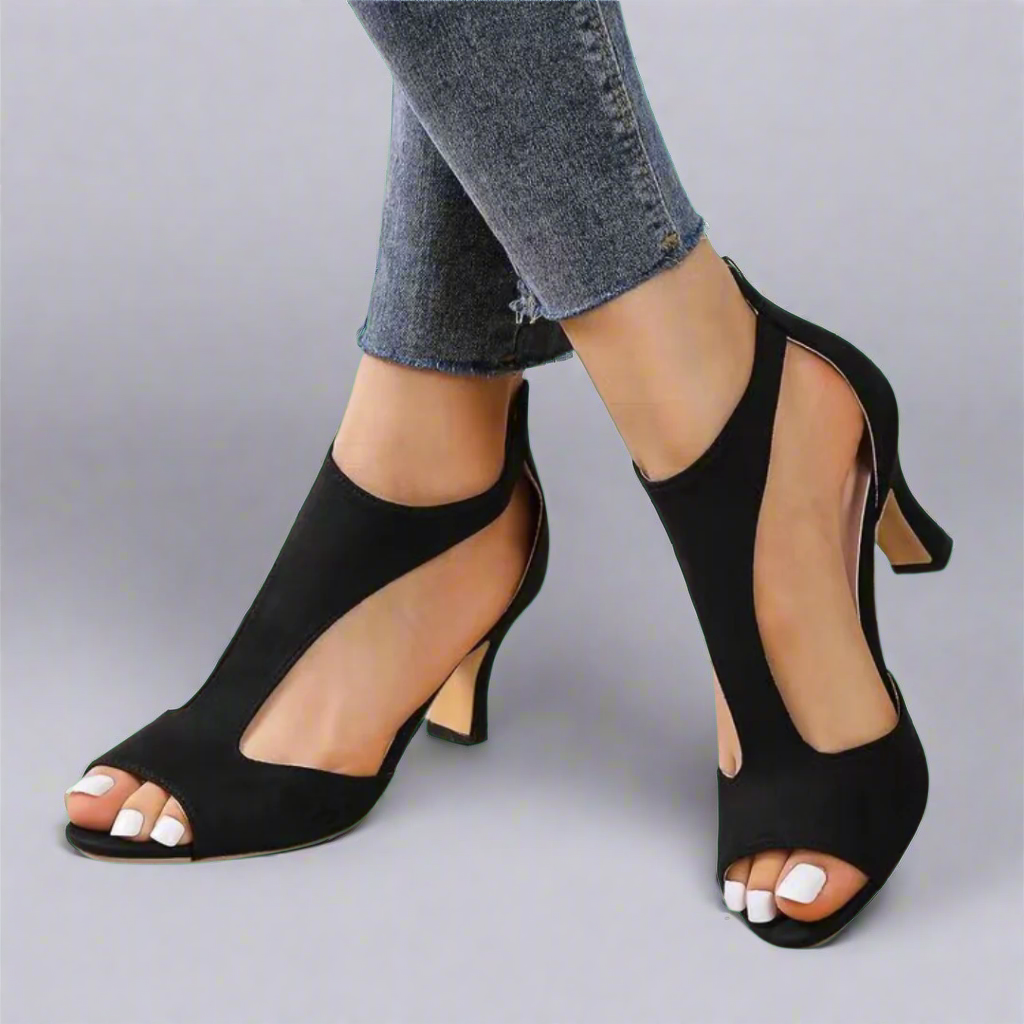 Black / 8 US | 39 EU